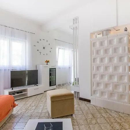 Ema Apartment